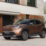 Nowa Toyota Yaris Cross po modernizacji w kolorze Precious Bronze