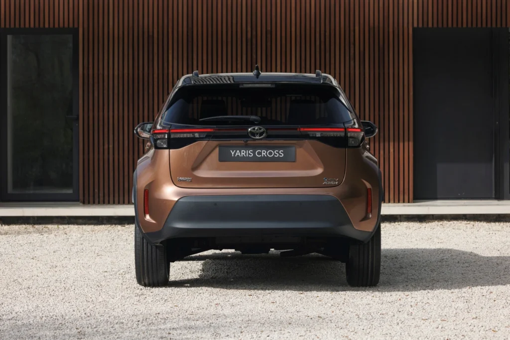 Tył nowej Toyoty Yaris Cross po modernizacji