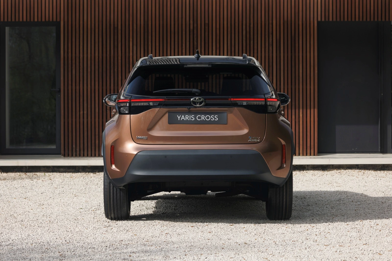 Tył nowej Toyoty Yaris Cross po modernizacji