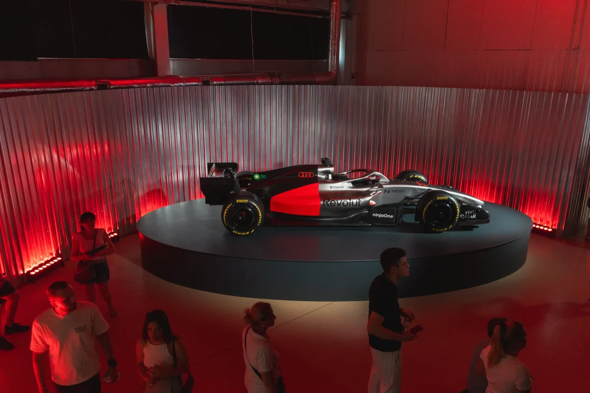 Bolid Audi Formuły 1 prezentowany podczas Audi Sport Festiwalu w Warszawie