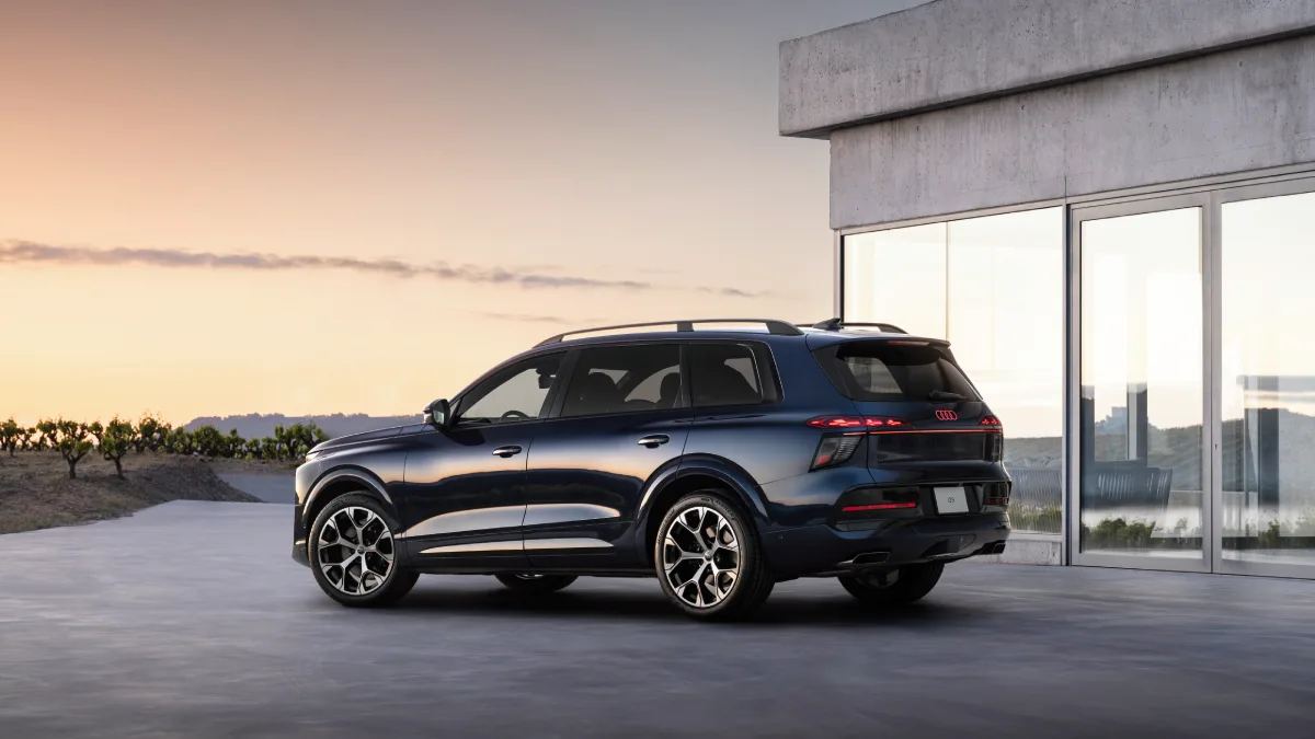 Audi Q9 widziane z tyłu i z boku