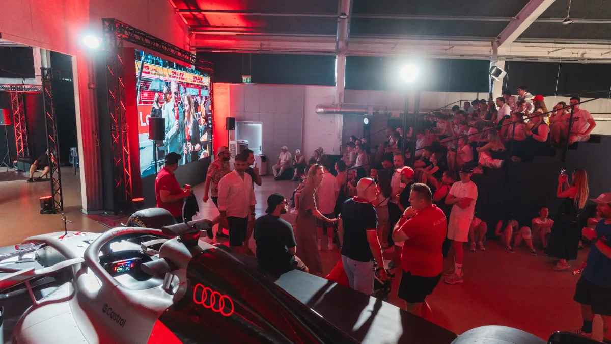 Publiczność w strefie F1 podczas Audi Sport Festiwalu w Warszawie