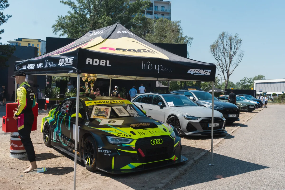 Strefa Fanów Audi Sport Festiwalu z samochodami właścicieli w Warszawie