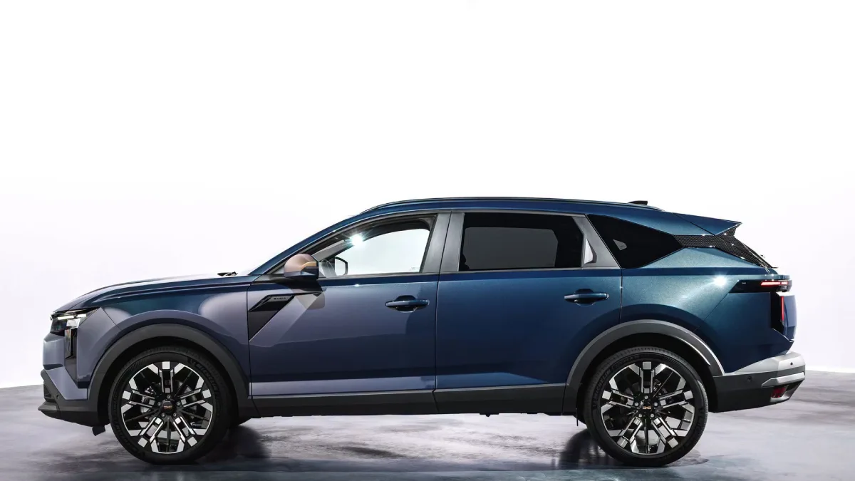 Profil boczny Dacii Striker łączący cechy SUV-a i kombi