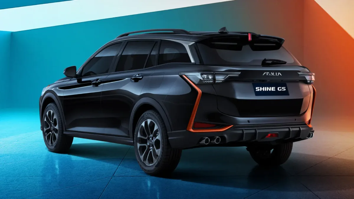 Czarny Dongfeng Shine GS pokazany z tyłu w ujęciu studyjnym
