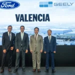 Przedstawiciele Forda i Geely podczas ogłoszenia wspólnej produkcji samochodów w Walencji