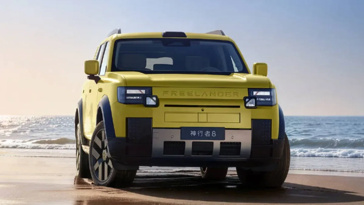 Freelander 8 First Edition ustawiony na plaży