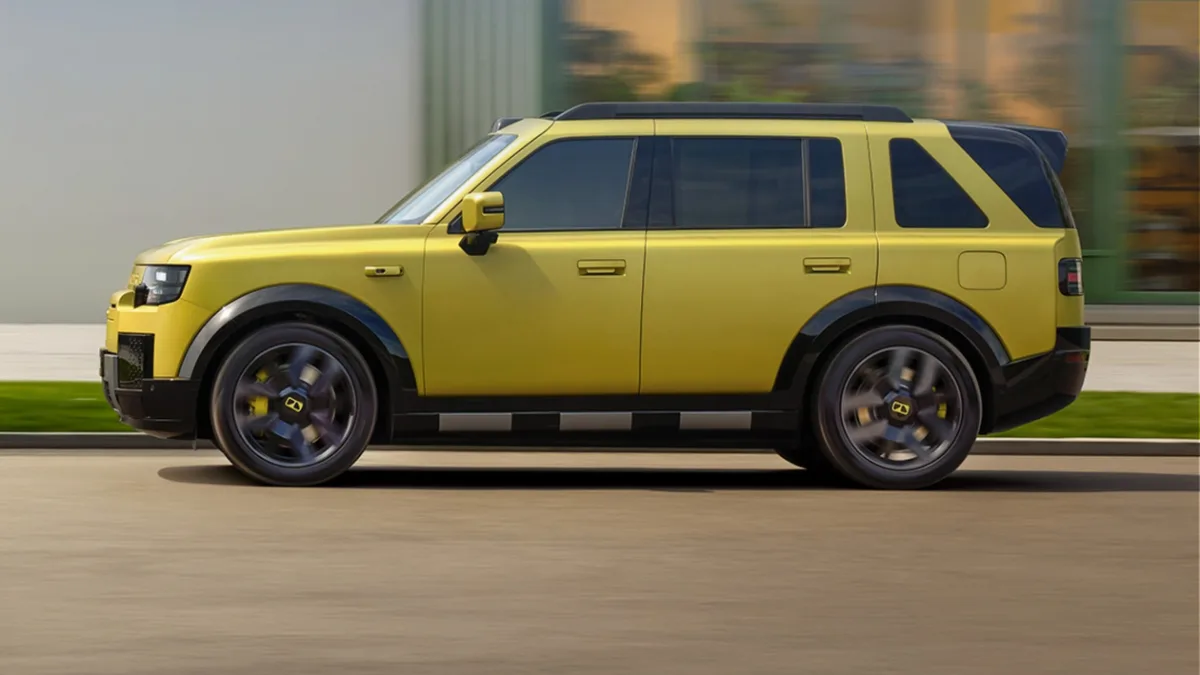 Freelander 8 podczas jazdy pokazany z profilu