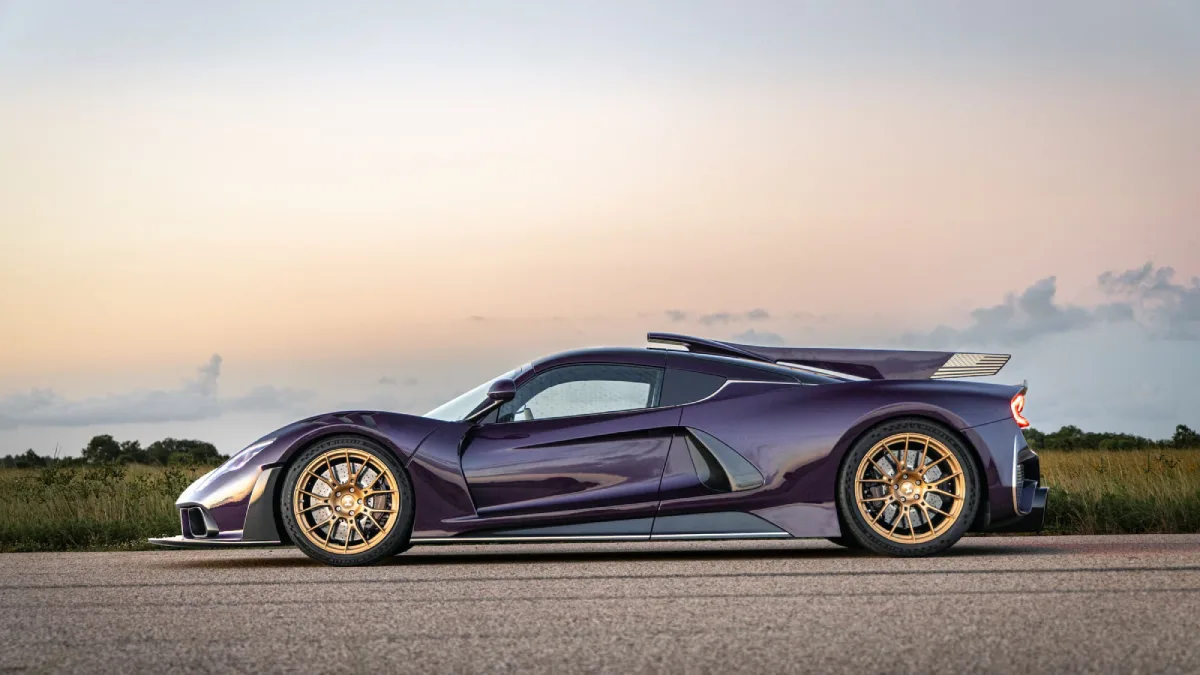 Hennessey Venom F5-M Roadster z charakterystyczną płetwą grzbietową