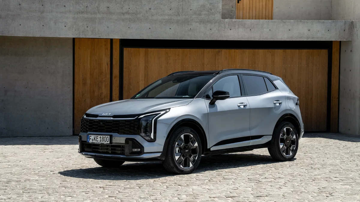 Kia Sportage GT-Line w kolorze Lunar Silver, widok z przodu