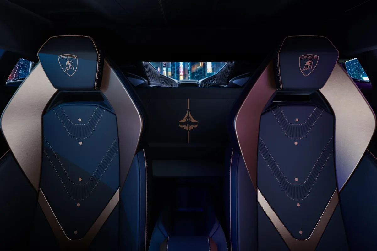 Fotele Lamborghini Revuelto Impavido z haftami i logo marki