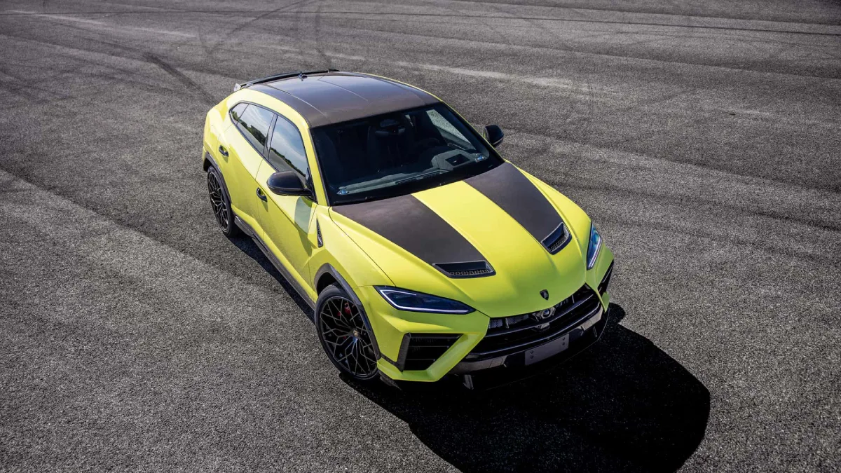 Lamborghini Urus SE Performante z karbonową maską i dachem