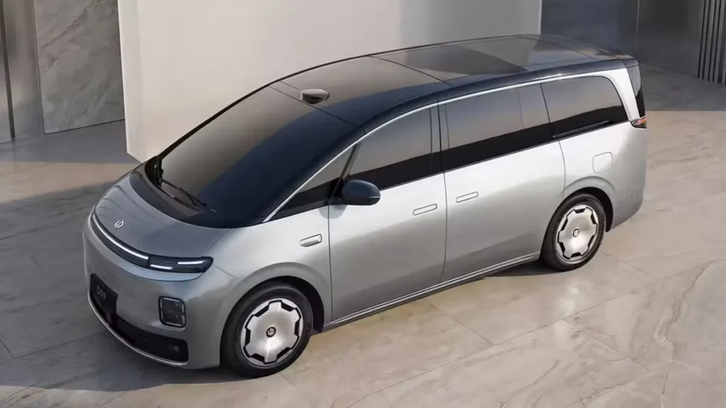Leapmotor D99 podczas oficjalnej premiery chińskiego vana premium