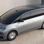 Leapmotor D99 podczas oficjalnej premiery chińskiego vana premium