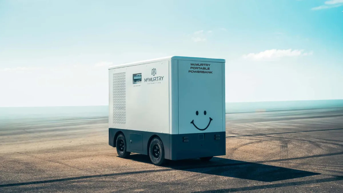 Mobilny magazyn energii McMurtry Portable Powerbank do ładowania auta na torze
