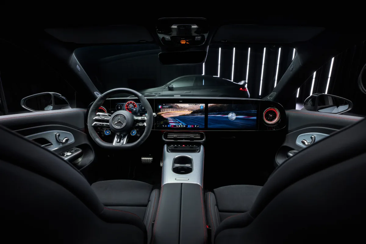 Wnętrze Mercedes-AMG CLA 45 4MATIC+ z cyfrowym kokpitem AMG