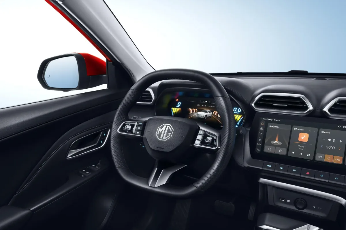 Wnętrze MG ZS Hybrid+ z cyfrowym kokpitem