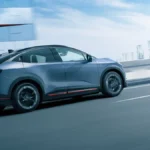 Nissan Leaf NISMO podczas jazdy po miejskiej trasie
