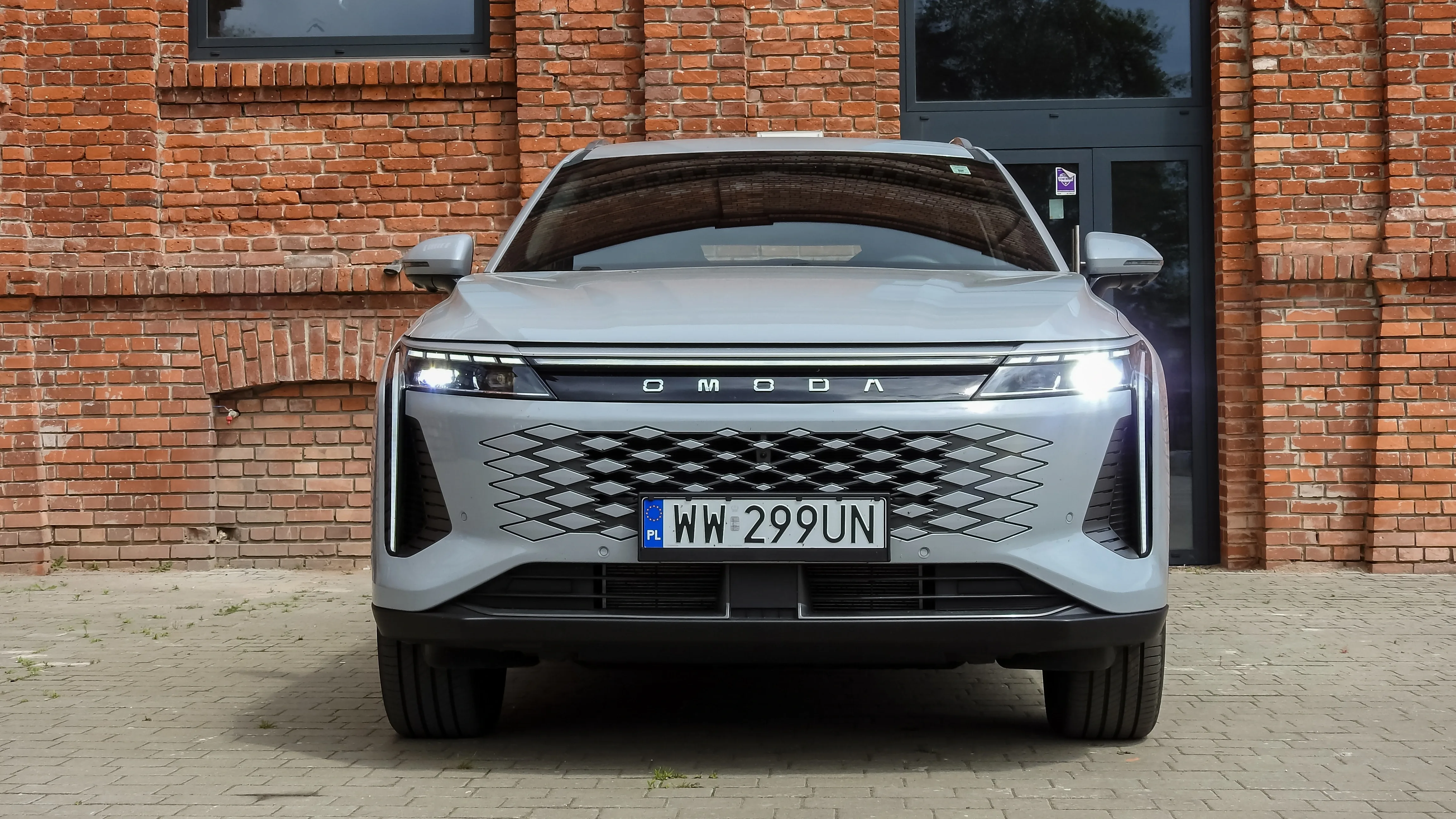 Przód Omody 9 Super Hybrid podczas testu na polskich drogach