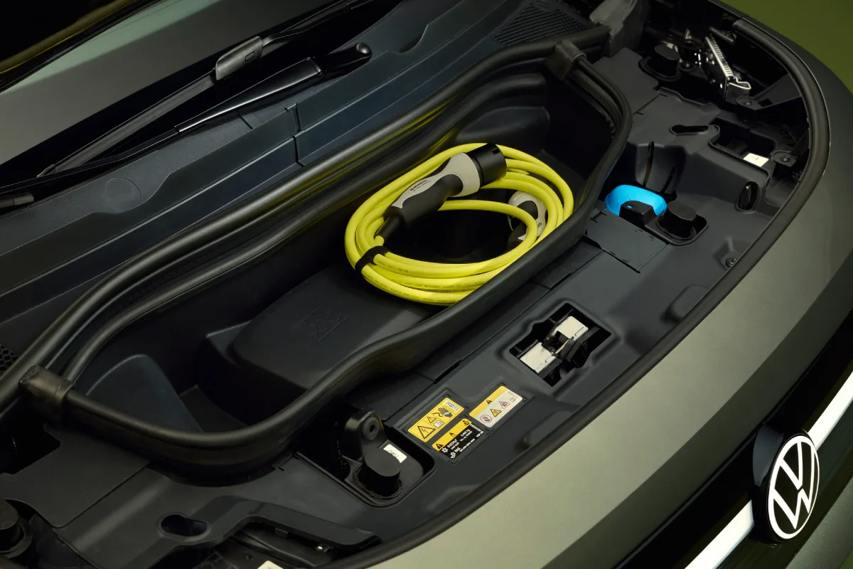 Przedni schowek na przewód do ładowania w Volkswagenie ID. Cross