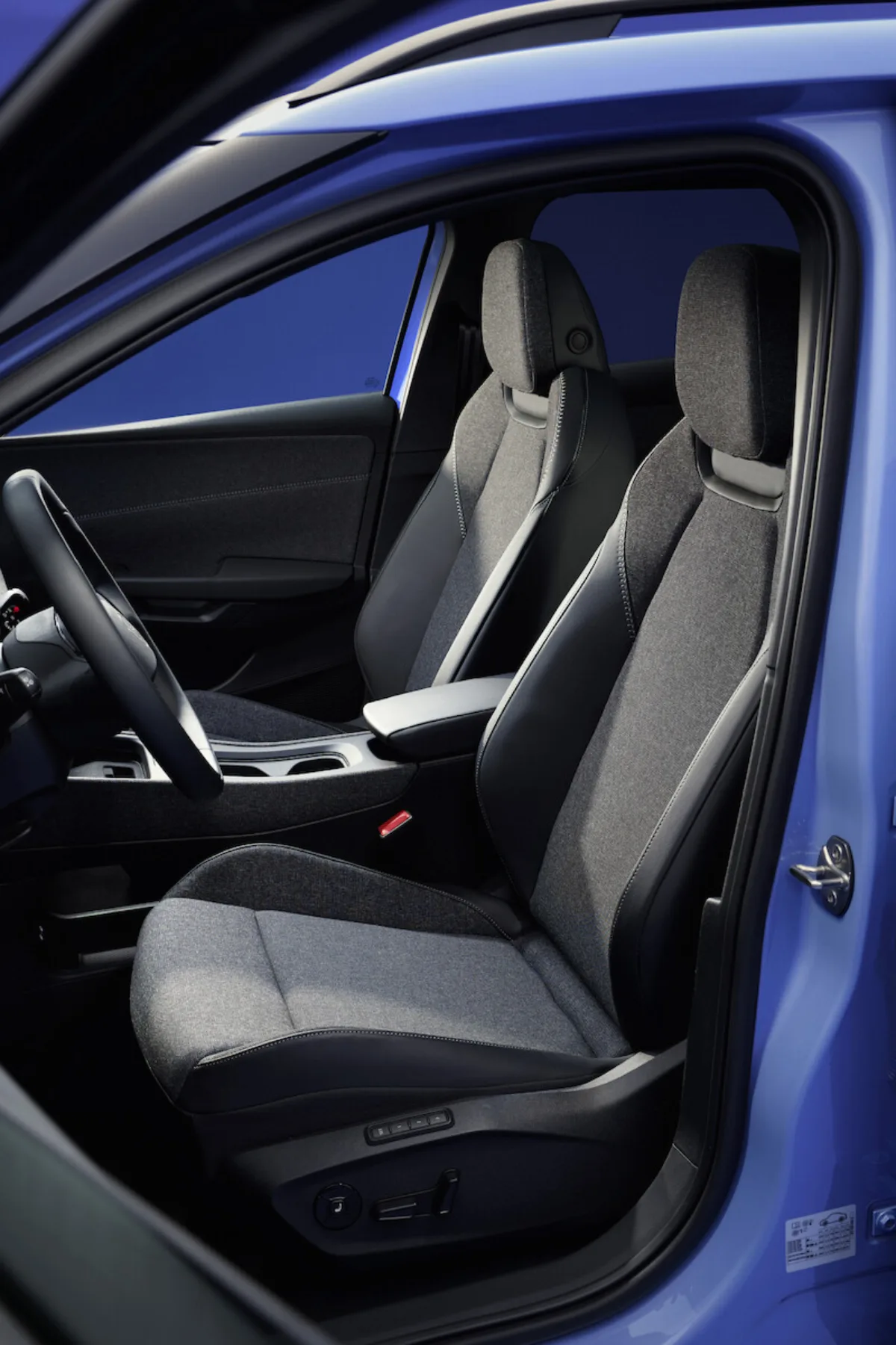 Przednie fotele we wnętrzu Volkswagena ID. Cross