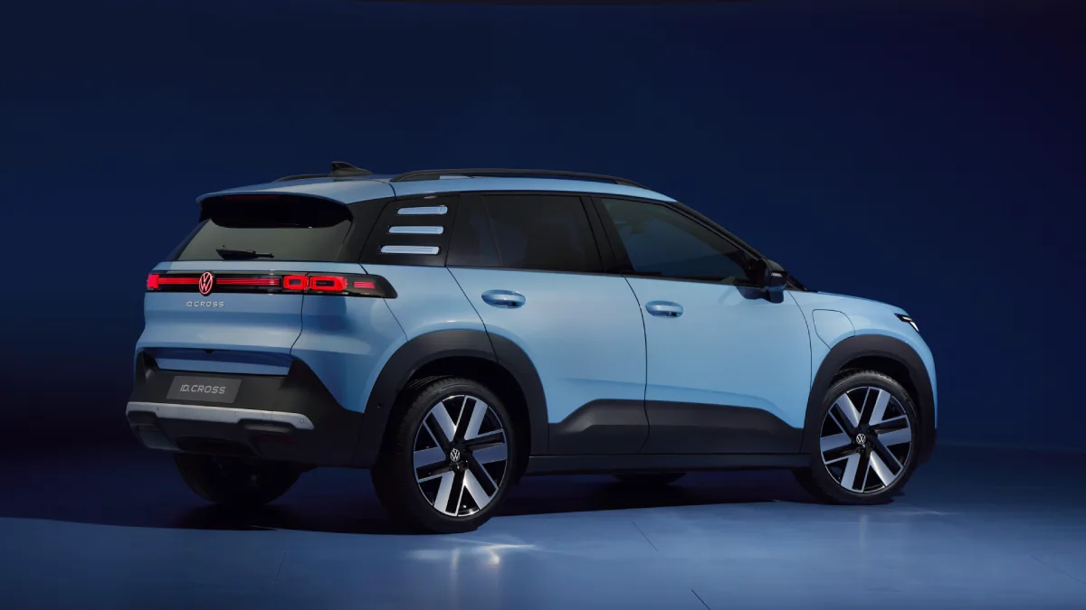 Volkswagen ID. Cross widziany z tyłu i z boku