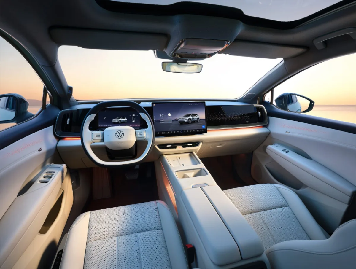 Volkswagen ID. AURA T6 wnętrze z ekranem centralnym i cyfrowymi zegarami