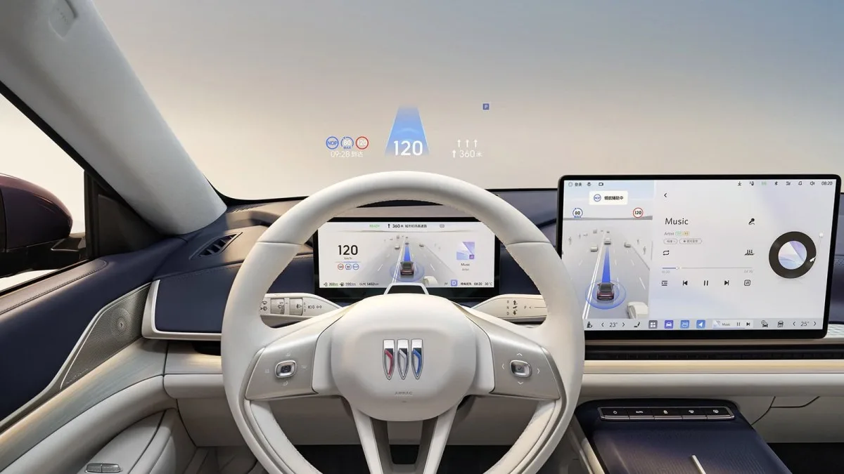 Buick Electra L7 EV kokpit z ekranami i wyświetlaczem HUD