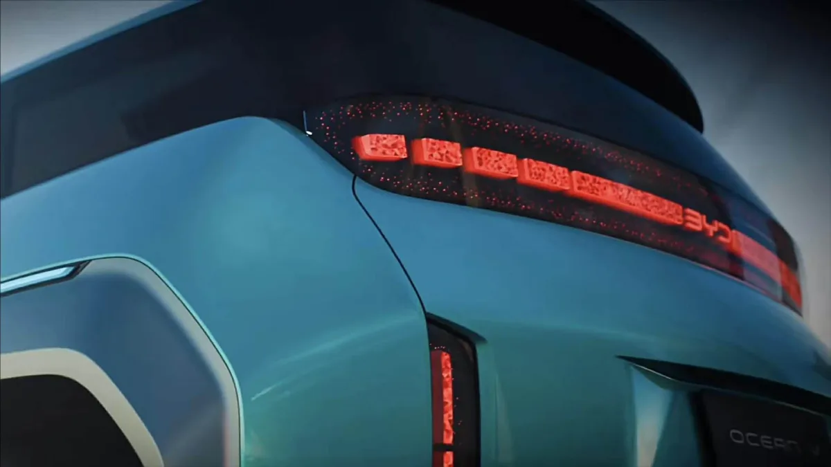 BYD Ocean V Concept tylne lampy LED i pas świetlny. BYD Ocean MPV