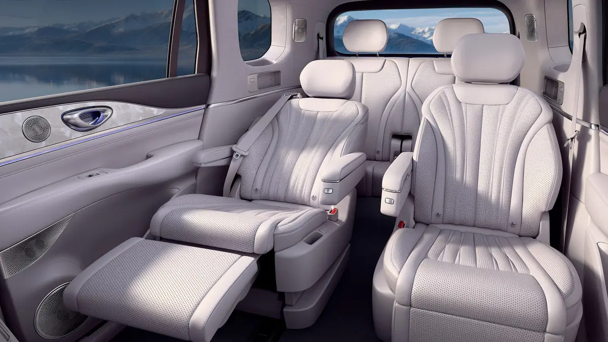 BYD Sealion 08 wnętrze z luksusowymi fotelami drugiego rzędu