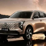 Changan CS55 Plus HEV pokazany z przodu i z boku