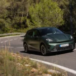 CUPRA Raval elektryczny hatchback podczas jazdy