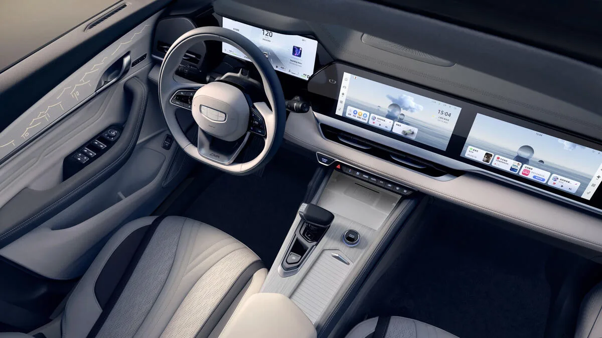 Wnętrze Geely Monjaro z trzema ekranami