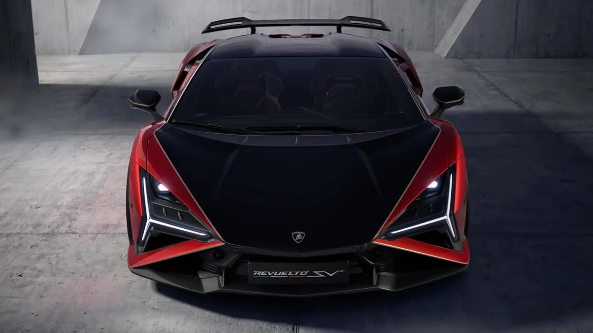 Lamborghini Revuelto SV pokazane centralnie od przodu