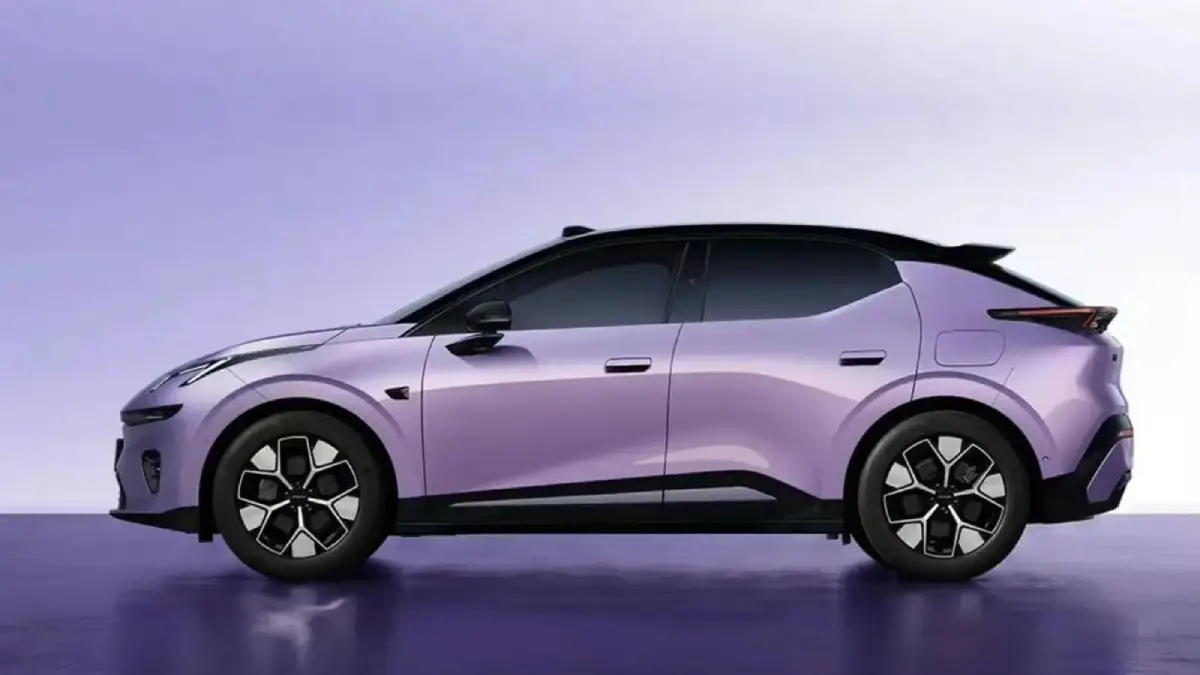 Lynk & Co 02 po modernizacji widok z boku