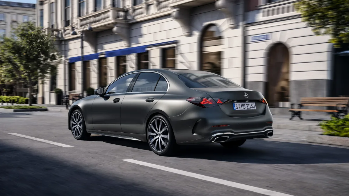 Mercedes-Benz Klasa C 2027 pokazany od tyłu
