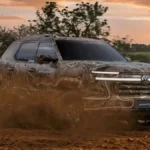 Volkswagen Amarok 2027 w kamuflażu podczas jazdy terenowej