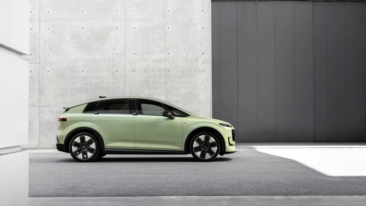 Audi A2 e-tron 2026 widziane z boku