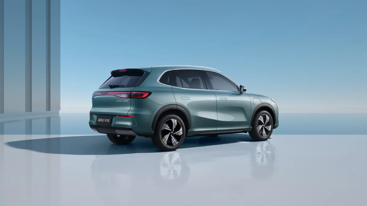 Geely EX5 2026 widziany z tyłu i z boku