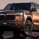 Nowe Mitsubishi Pajero 2026 widziane z przodu i z boku