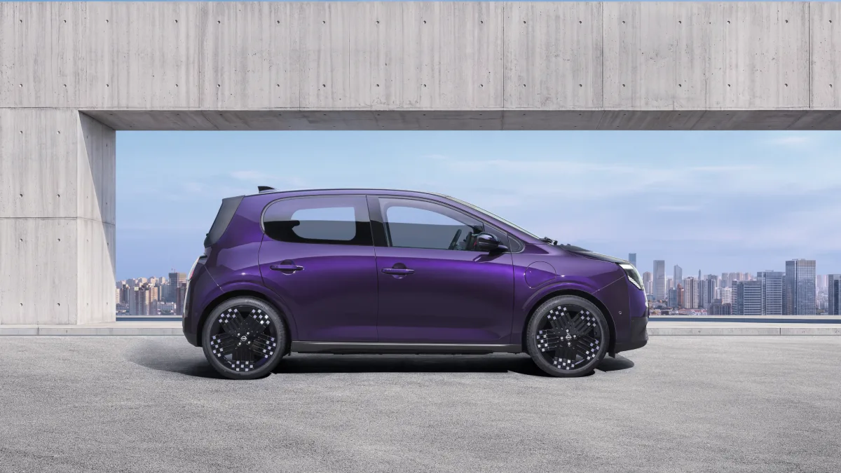 Nissan PIXO 2027 widziany z boku, kompaktowe nadwozie elektrycznego samochodu miejskiego