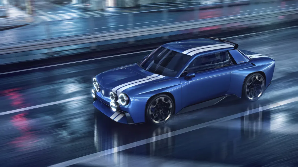 Niebieski Renault 8 Gordini Concept widziany z boku podczas jazdy nocą