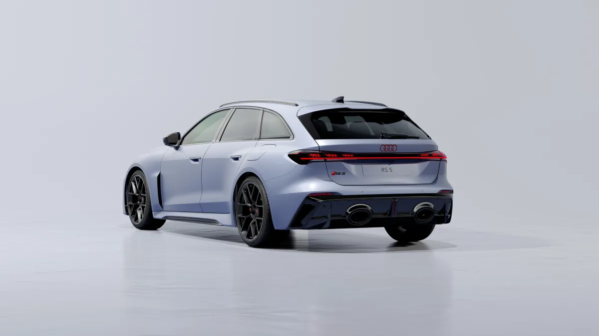 Tył Audi RS 5 Avant z owalnymi końcówkami wydechu i dyfuzorem