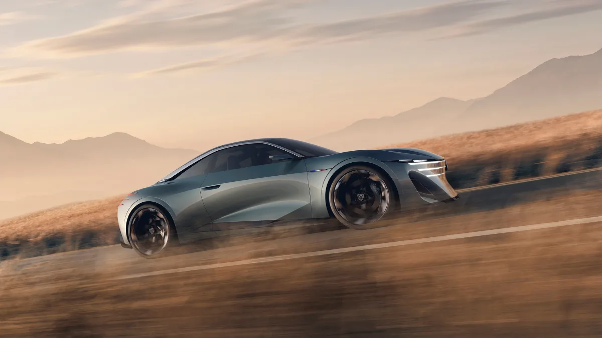 Peugeot RCZ Vision widziany z boku podczas jazdy, z niską linią dachu, dużymi kołami i aerodynamicznym nadwoziem coupé