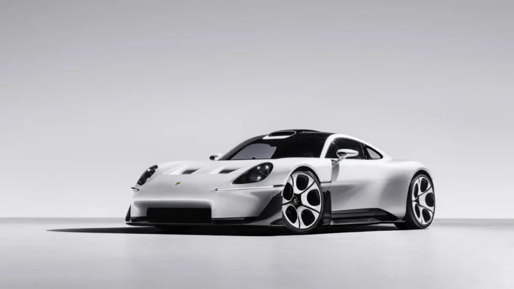 Porsche Mission S 2026, biały supersamochód koncepcyjny z czarnym dachem widziany z przodu i boku w studiu