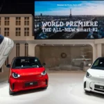 Czerwony i biały smart #2 podczas światowej premiery na salonie samochodowym w Paryżu w 2026 roku