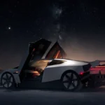 Tesla Roadster 2026 w nocnej scenerii, futurystyczny elektryczny samochód sportowy z otwartymi drzwiami i dużym tylnym skrzydłem